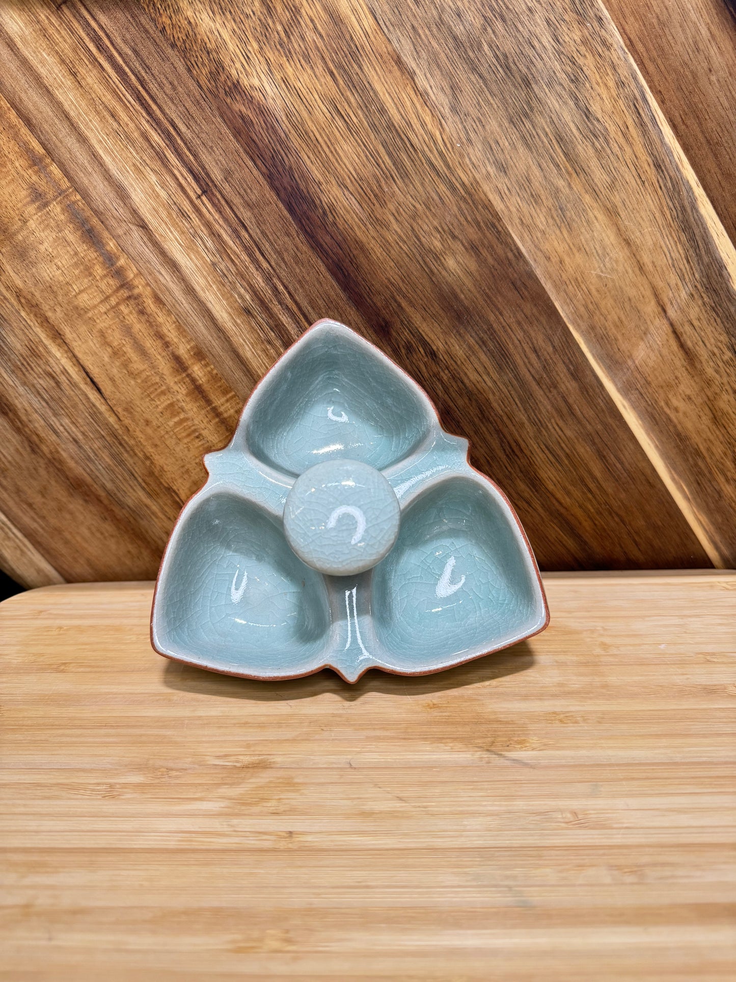 وعاء حجر للمعابيج .. Stone pickle plate